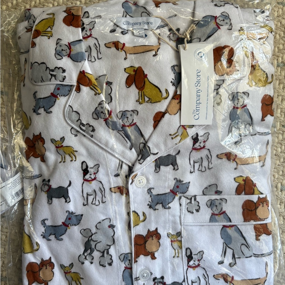 The Company Store Flannel Dog Print Pajama Set - ❤️ Dogs